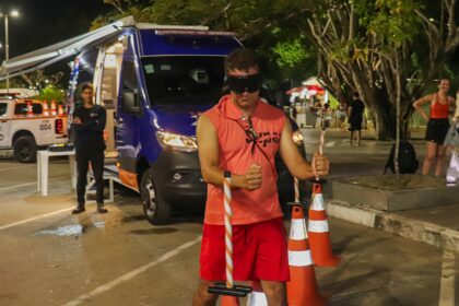 Detran-AM promove conscientização com ações interativas no calçadão da Ponta Negra
