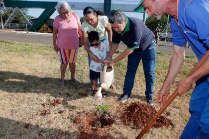 Plantio de ipês celebra 40 anos do Detran-MS e eterniza histórias de gerações