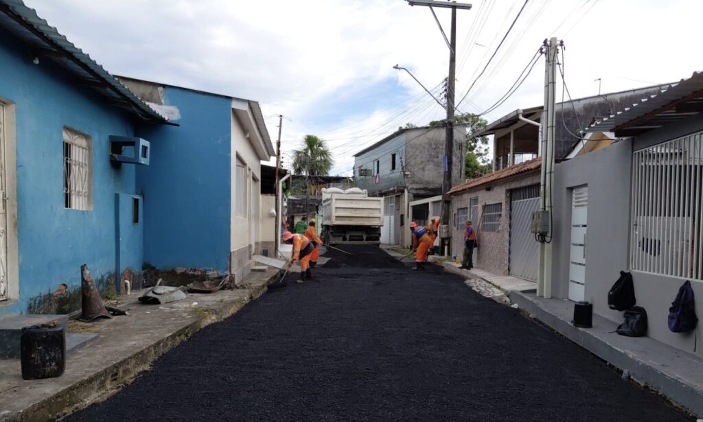 Prefeitura-de-Manaus-intensifica-recuperacao-asfaltica-na-comunidade-Riacho-Doce-e-fortalece-mobilidade-na-zona-Norte-3