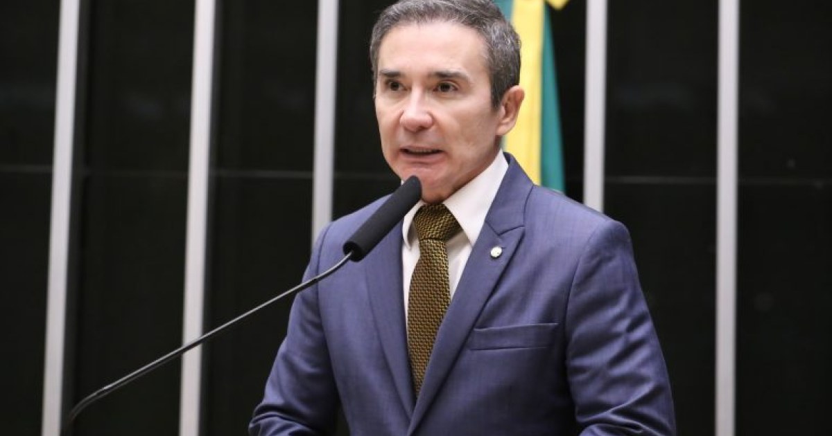 Proposta prevê atendimento humano e bloqueio emergencial contra golpes financeiros que atingem idosos